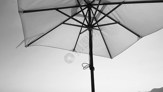 白布彩色纹理海滩伞白色风景阳光旅行织物耀斑三脚架阳伞土地地平线图片