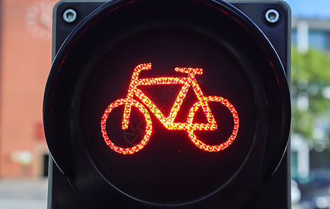 行人和自行车的绿灯和红色交通灯蓝色信号黄色警告控制安全绿色车道天空红绿灯图片