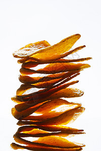 白色背景的墨西哥玉米玉米饼玉米饼片堆香料筹码三角形拉丁垃圾辉光橙子派对美食晴天图片