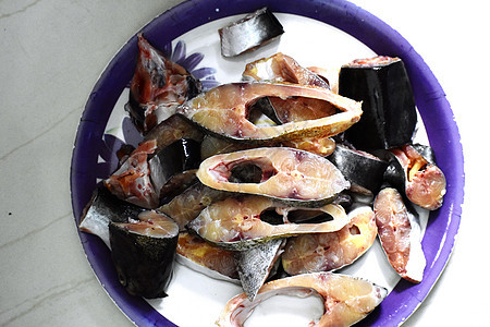 生鲜鱼切片吸附食物荒野牛扒营养海鲜鳟鱼香料烧烤盘子石头图片