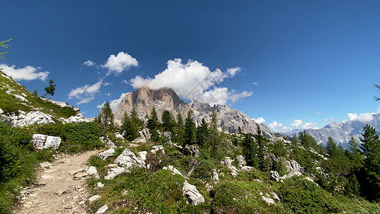 意大利阿尔卑斯山 五塔山峰风光森林风景天空旅行地方田园场景绿色远足图片