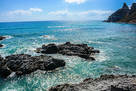 意大利的悬崖海洋岩石绿色海域外海蓝色天空海岸旅行港口图片