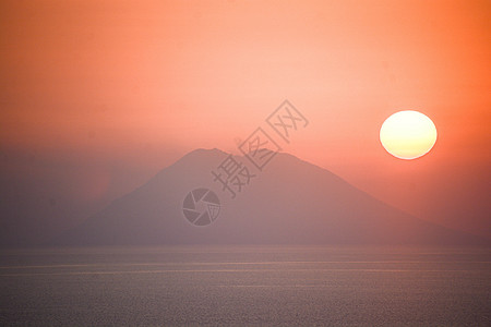 斯壮博利火山 Italy蓝色天空白色风景旅行国家公园图片