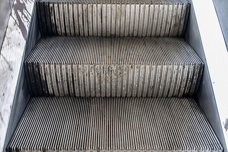 在视图视图中特写一个扶梯的空位自动扶梯楼梯购物中心运动金属商业地面飞机场城市图片