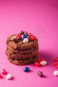 自制燕麦巧克力饼干堆和谷物及多汁果冻豆燕麦饼干小麦食物麦片甜点营养巧克力豆子紫色图片