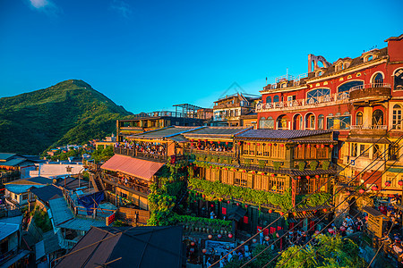 台湾Jiufen老街餐厅许多游客场景文化旅游旅行房子市场历史性晴天山坡购物图片