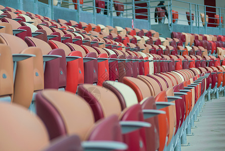 杯赛出局！沙特媒：C罗对输球非常愤怒，简单交流后便返回更衣室