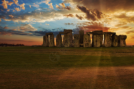 英国史前巨石柱古迹魔法日落巨石圆圈石头废墟文化蓝色岩石鸟类地标宗教图片