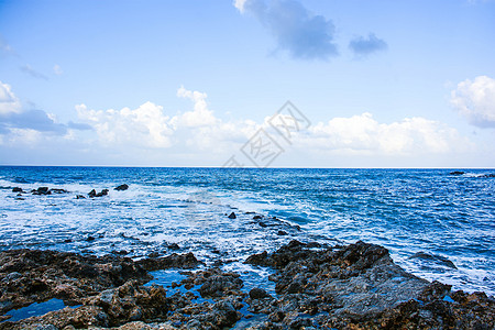 悬崖岩石天空绿色旅行港口海岸海洋蓝色海湾风景图片