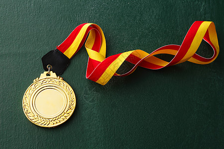 世体：皇马球迷转售德比球票被警方查处，可能被俱乐部处罚