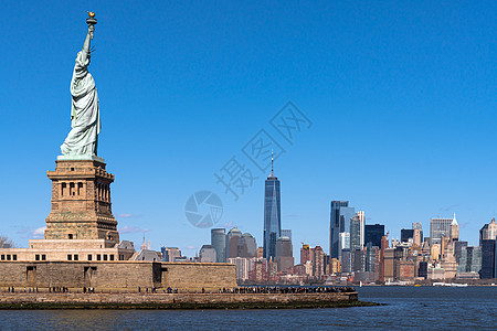 纽约市风景河流上的自由女神像( 纽约城市景象 )图片