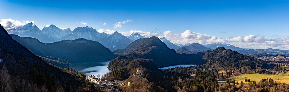 巴伐利亚阿尔卑斯山和湖的全景与著名的霍赫游客旅行吸引力阳光风景场景纪念碑遗产建筑学旅游图片