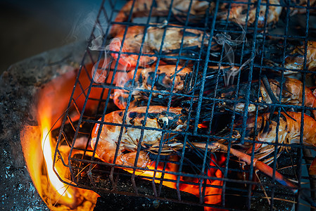 市场上的灰虾干淡水大虾烧烤贝类牛扒美食餐厅海鲜午餐派对烹饪食物图片