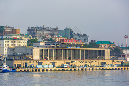 海参沃斯托克海港的建筑货物海洋商业建造地标船运送货物流城市港口图片