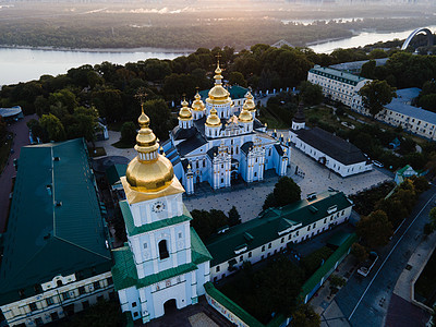 乌克兰航空观察 圣迈克尔金币修道院 基辅金子文化天空建筑正方形圆顶宗教景观寺庙天线图片