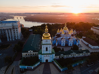 乌克兰航空观察 圣迈克尔金币修道院 基辅建筑天线文化蓝色教会旅行建筑学天空地标圆顶图片