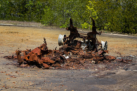 废弃汽车的碎石沉船金属恶化碰撞古董腐蚀车辆倾倒破坏垃圾侵蚀图片