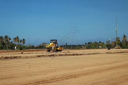 工作机器和重型设备调整赛道的地形 该地区和赛道的建设 西努沙登加拉 龙目岛 印度尼西亚 建造摩托车赛道团队大奖赛街道发动机锦标赛图片