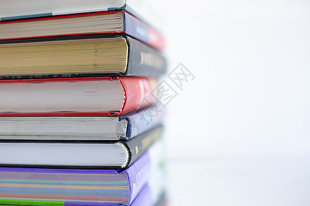 堆叠旧书小说写作旅行大学知识奖学金文档学习教科书阅读图片