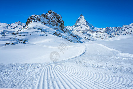 雪山多角山峰 泽尔马Zerma远足蓝色岩石首脑风景地标游客全景冰川旅游图片