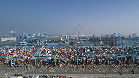 荷兰MAASVLAKTE港集装箱码头的空中观测图图片