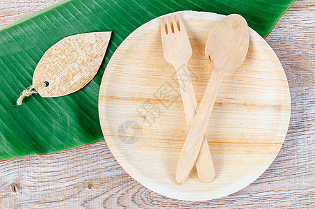 由自然外壳棕榈干贝泰尔坚果树叶制成的厨房餐具产品乡村气候生物学生物包装材料盘子地球植物图片