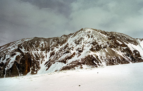 冬雪中的赛昂山 山的本质是说森林顶峰荒野全景旅游悬崖公园远足高山湖泊图片