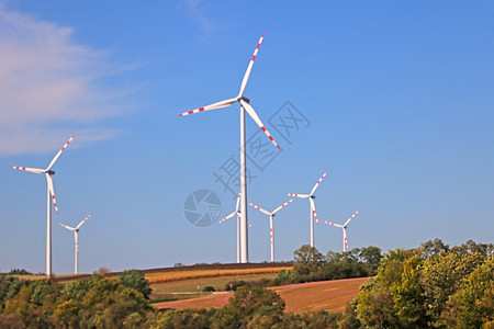 风力涡轮机 绿色生态能源发电 有选择的焦点技术蓝色电气环境农场旋转农村气候活力发电机图片