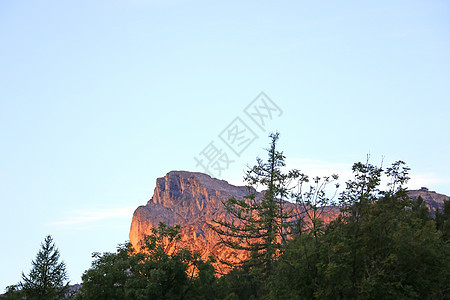 夏天的多洛米山脉风景 意大利阿尔卑斯山 失去焦点图片