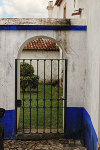 典型房屋院子入口的拉蒂塞柱子露台金属石头庭院建筑学外壳画廊栅栏观光图片
