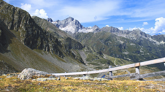 奥地利阿尔卑斯山踪迹公园首脑天空远足高山旅游假期场景悬崖图片