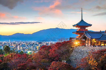 城市黄昏日本京都清美津寺庙秋季文化旅游天际场景季节游客城市地标建筑樱花背景