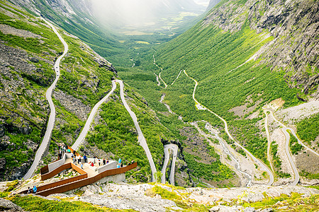 挪威Troll梯子旅游游客岩石巨魔吸引力绿色国家毒激素瀑布运输图片