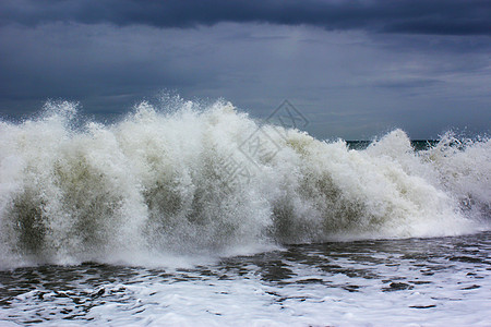 格鲁吉亚黑海的暴风 海浪和风浪灰色危险墙纸运动碰撞戏剧性力量暴风雨蓝色海景图片