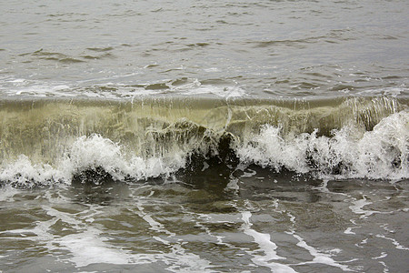 格鲁吉亚黑海的暴风 海浪和风浪力量波浪灰色飞溅运动天气墙纸碰撞风暴蓝色图片