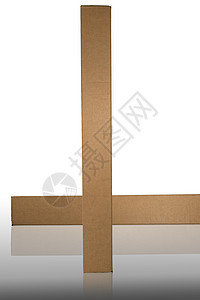 白色背景上的空棕色皮箱邮政展示运输送货商品货物盒子插图包装邮件图片
