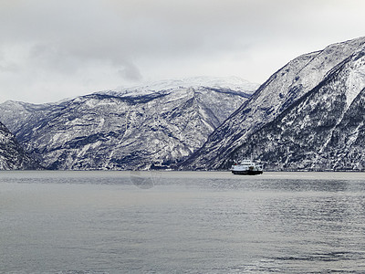 Fjord1渡轮从Vangsnes到挪威的全景季节旅游渡船旅行峡湾场景运输航线气候图片