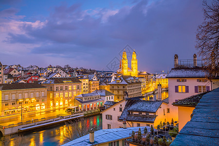 瑞士苏黎世市中心城市景色日落教会旅行大教堂戏剧性街道首都天空天际全景图片