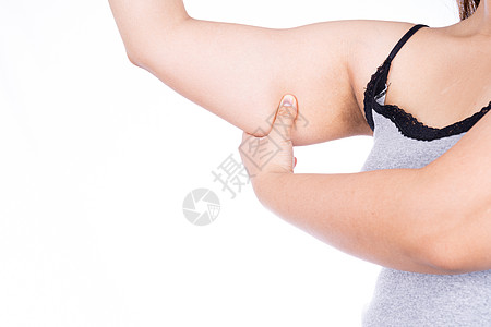 女人抱着过度肥胖的手臂被白色背景隔离 女人捏手臂脂肪松弛的皮肤 减肥 苗条的身材 健康的生活方式理念身体运动二头肌损失重量组织手图片