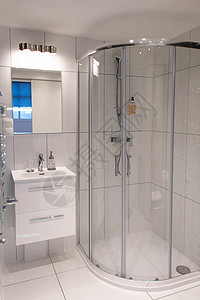 一个小浴室的时光亮内部建筑建筑学装饰洗澡玻璃住宅房间龙头镜子酒店图片