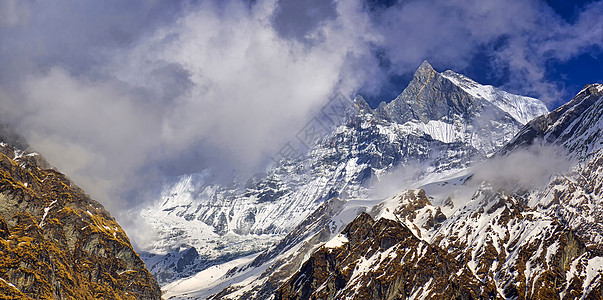 新鲜空气圣山 尼泊尔喜马拉雅Annapurna保护区石头顶峰旅行地理地质学野生动物旅游风景鱼尾空气背景