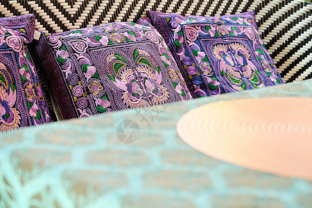 丰富多彩的传统型枕头工艺元素房子蓝色异国纺织品靠垫装饰艺术织物图片