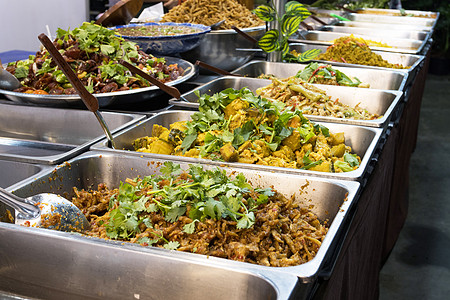泰国街头食品 泰国食品风格的米饭和咖喱在市场 Ban店铺菜单办公室房间街道派对发射食物烹饪摊位图片