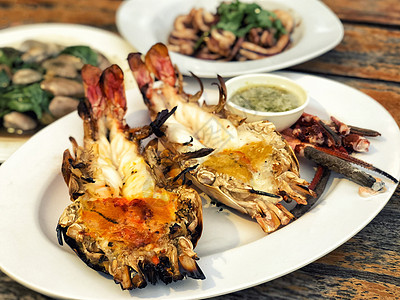 Grilled 虾 新鲜大虾和辣椒酱泰国法甲壳尾巴海鲜龙虾炙烤美食厨房市场物物对虾图片