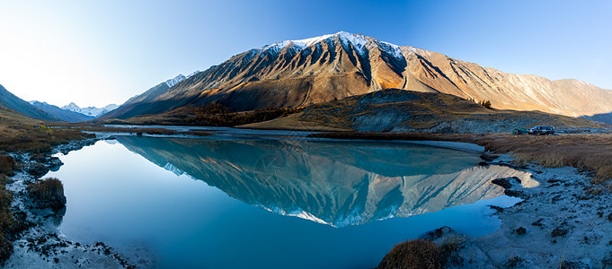 Altai山湖 Altai山地貌全景 每年秋天到来的时间旅游自然景观蓝色天空高地高山林地反射荒野生态图片