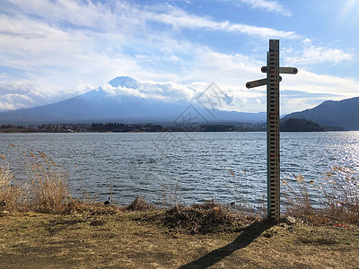 日本富士山和川口子湖的美丽景色旅游农村环境海岸海洋蓝色顶峰祝福地标世界遗产图片