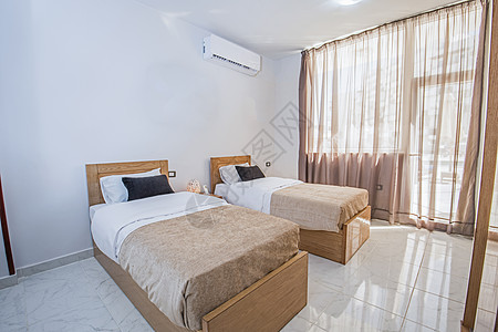 室内卧室房的内部设计设计空调建筑学窗户瓷砖单人床床垫展示房子装饰双人床图片