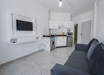 豪华公寓客厅室内设计设计风格椅子长椅冰箱地面装饰房子软垫洗衣机厨房图片