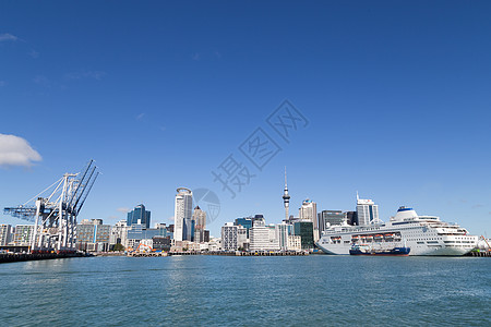 带有端口的奥克兰天线摩天大楼港口旅游天际支撑海洋天空风景城市景观图片