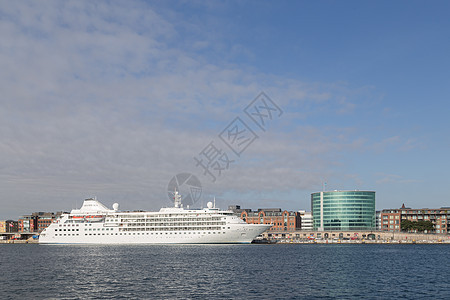 哥本哈根游游轮港口旅行假期过境银云天空城市运输乘客闲暇旅游图片